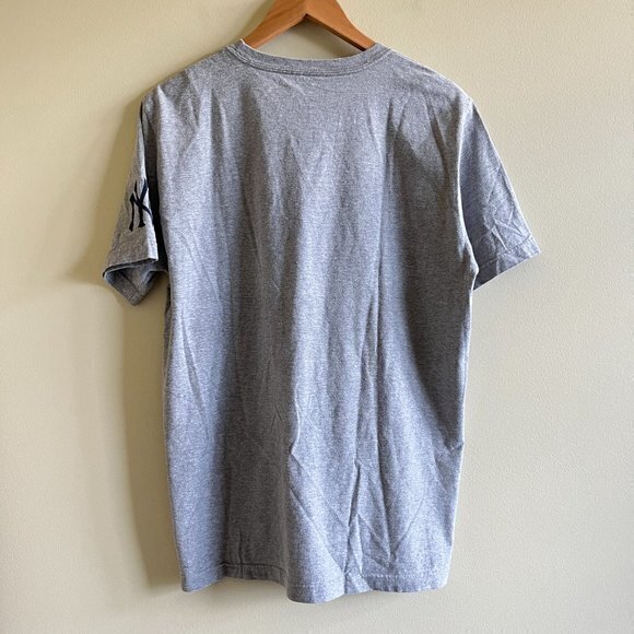 NIKE YANKEES BASEBALL STANDARD FIT SHORT SLEEVE‎ CTEWNECK GRAY MENS SIZE L - Picture 5 of 5